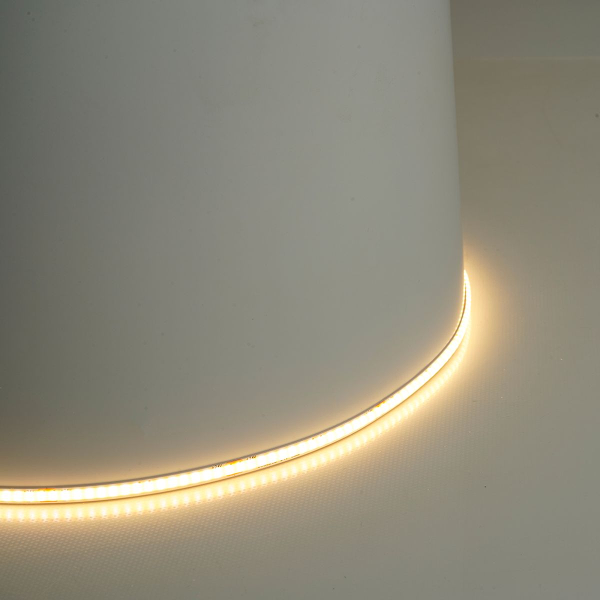 фото светодиодная лента feron ls532 10w/m 320led/m 2110smd 3000k 5m 51844 | 220svet.ru